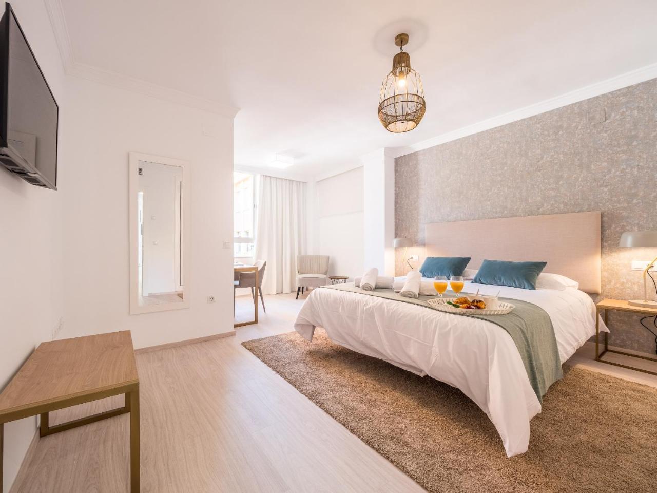 Malagueta Sea View - Premium Apartment Malaga Bagian luar foto